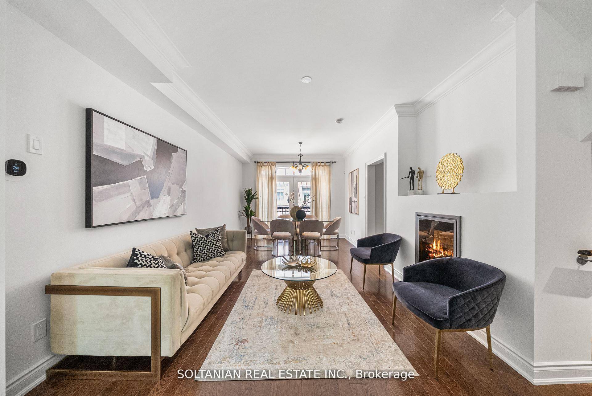 Bright amp ; Stylish Townhome in the Heart of Willowdale.