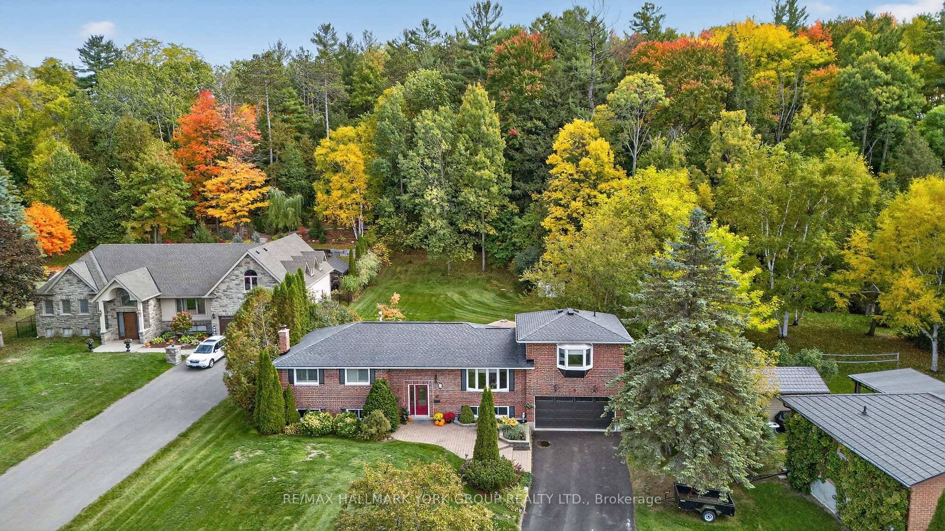 Almost 1 acre ! Renovated raised 4 bedroom bungalow perfectly situated on a quiet and sought after cul de sac.