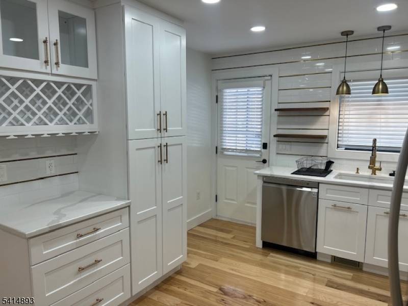 Custom modern 3 bed, 3 bath rental !