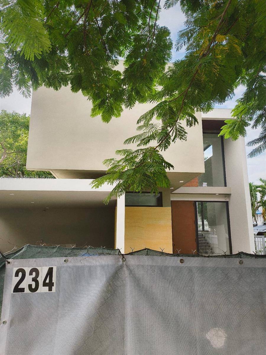 Located in The Roads one of Miami s most charming, tree lined neighborhoods this newly built modern home offers timeless design, open concept living, high ceilings, and exceptional quality.