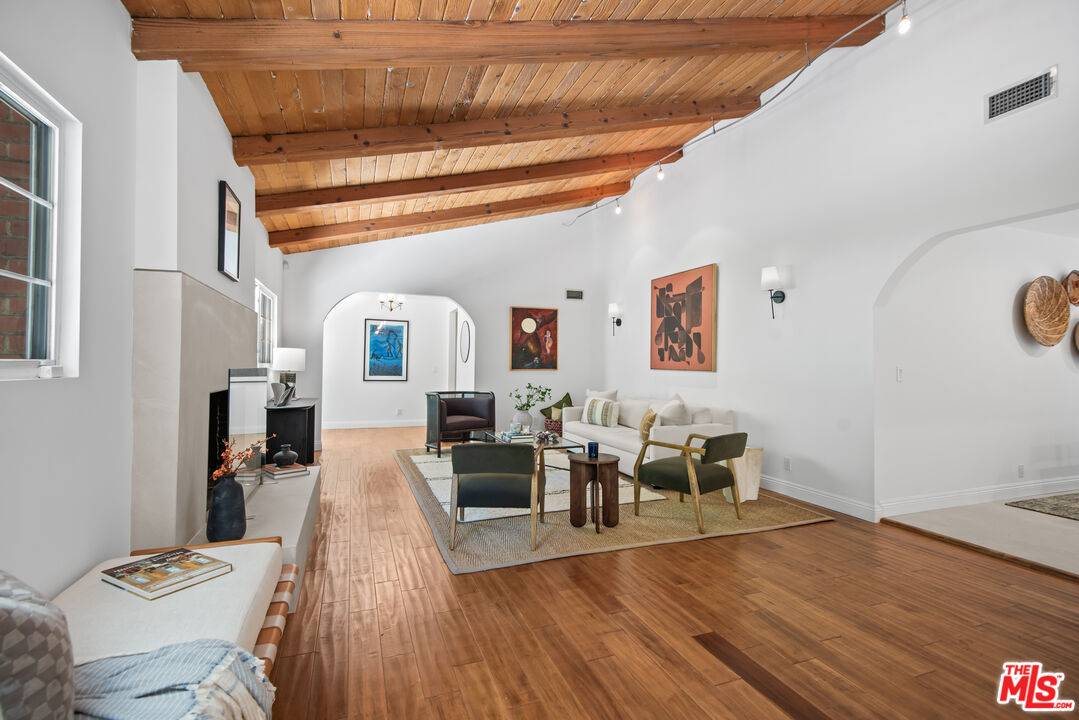 2206   Outpost Dr 3BR Hollywood Hills East La