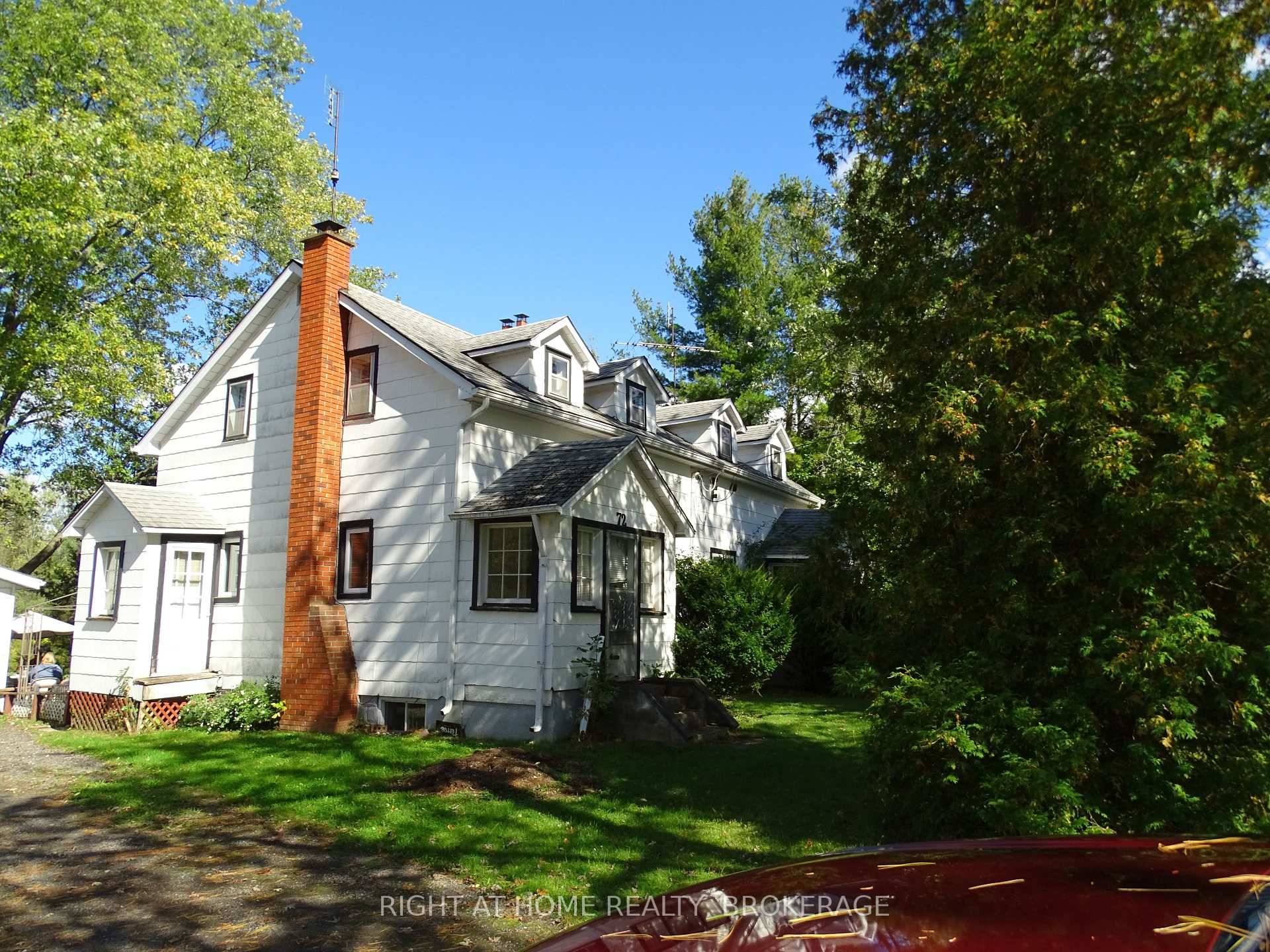 Character side by side duplex in a nice country setting in Port Robinson.