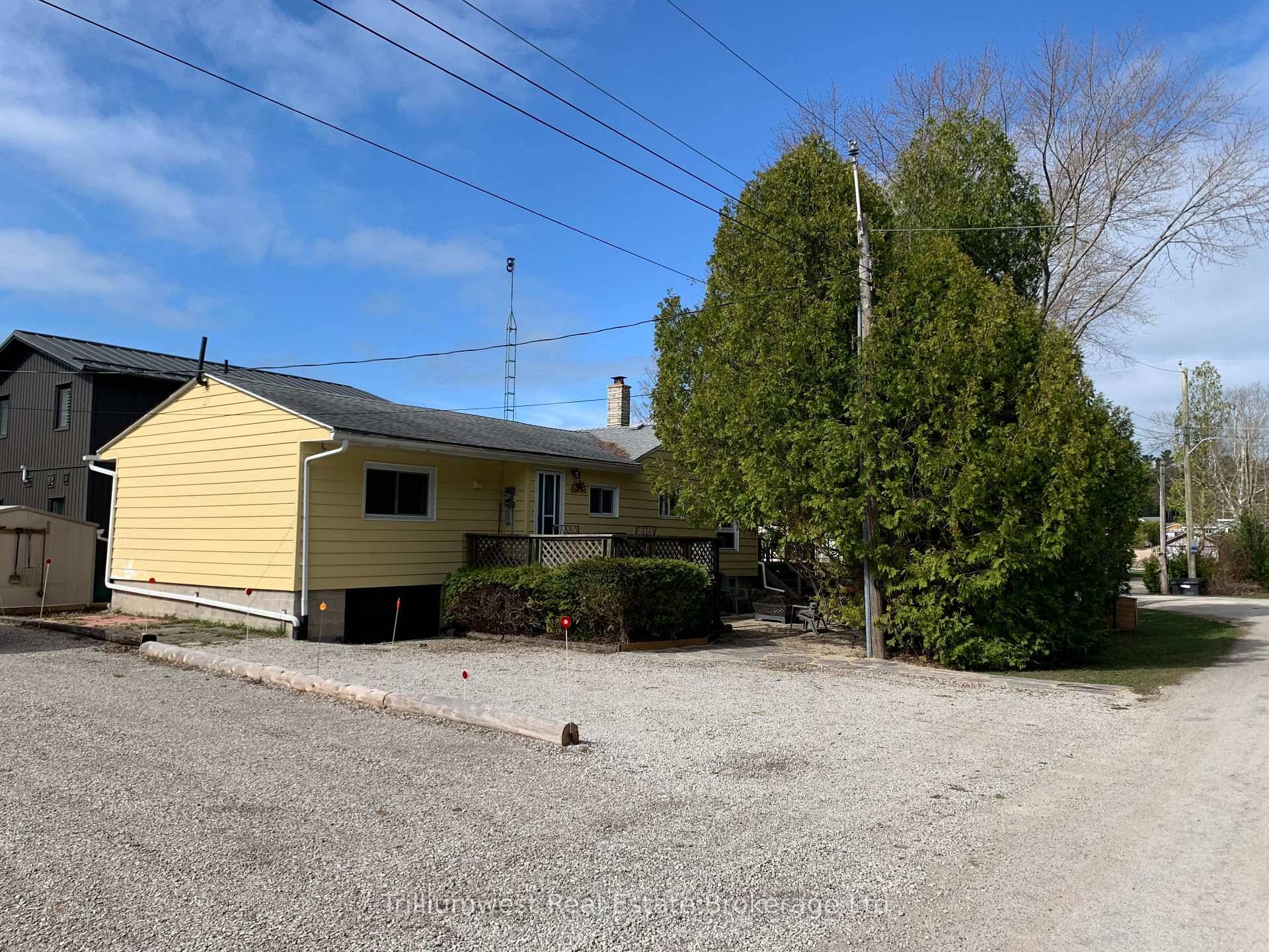 This beautiful, newly renovated cottage has a prime location in one of the most sought after neighbourhoods in Sauble Beach.