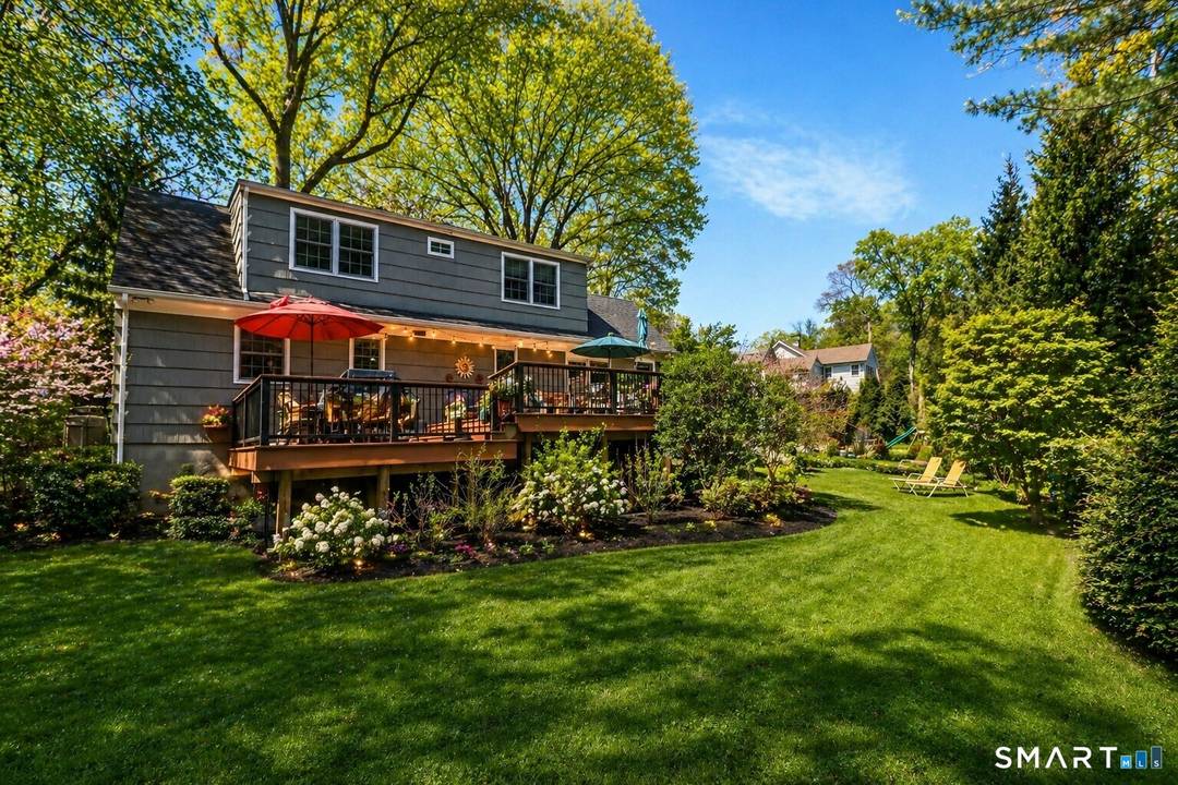 Have you ever imagined living at the end of a cul de sac, where neighbors gather and a true sense of community naturally unfolds ?