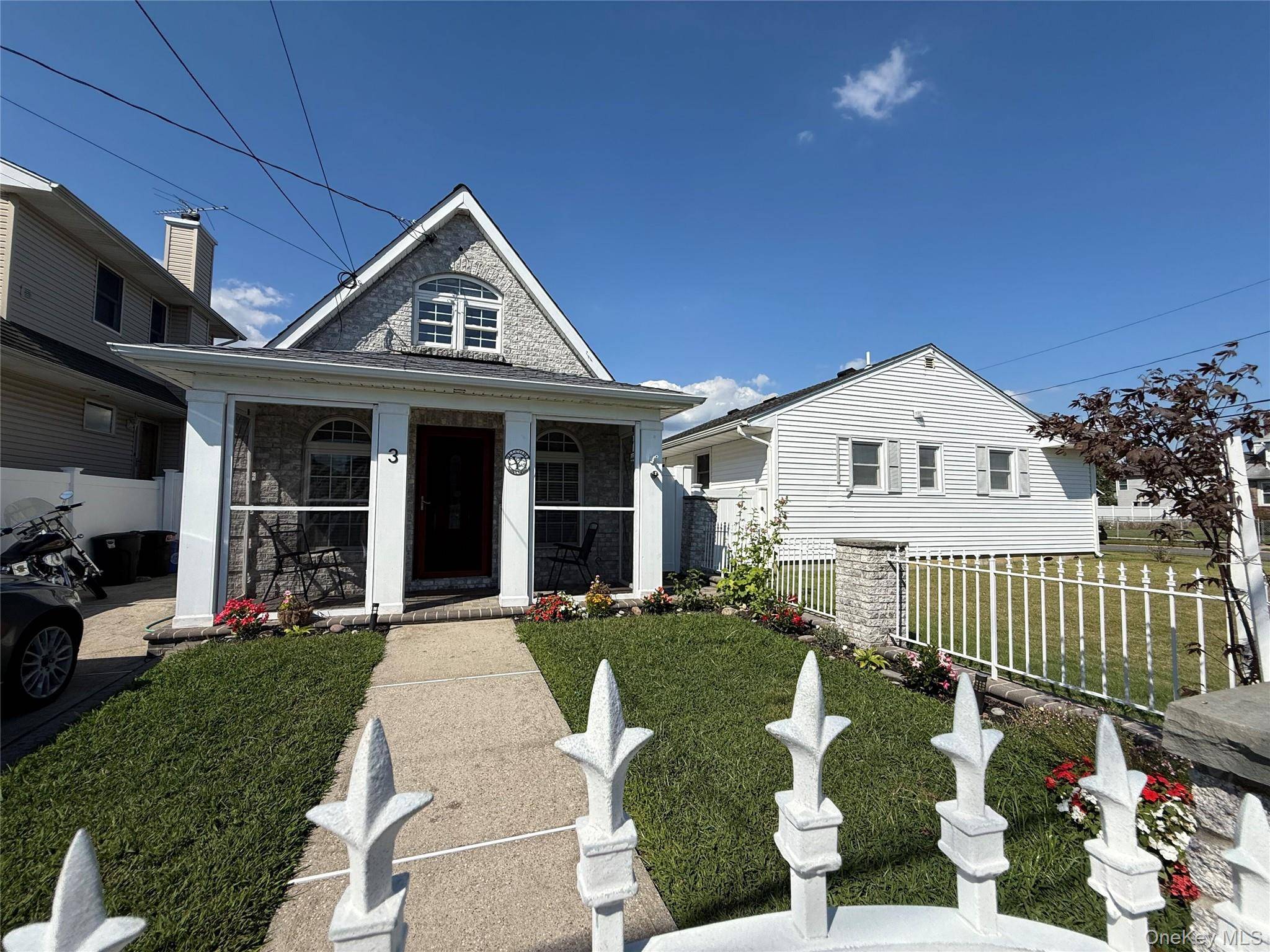 Nestled along the peaceful shores of Amity Harbor, this inviting 2 bedroom 1 bathroom ranch offers an irresistible blend of function and ambiance.
