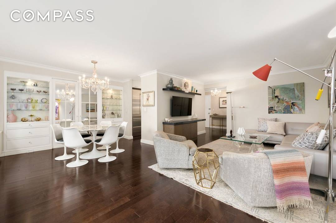 Welcome to this expansive junior 4 home located in the heart of Lenox Hill at 166 East 61st Street.