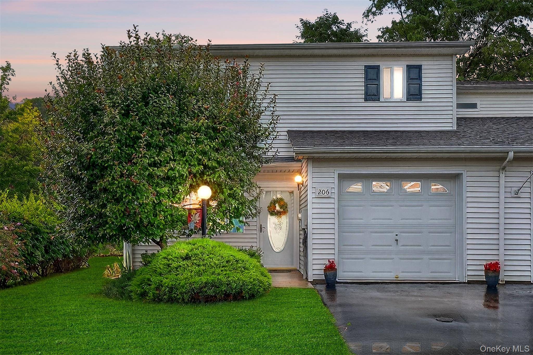 Welcome to this bright and spacious 3 bedroom, 2.