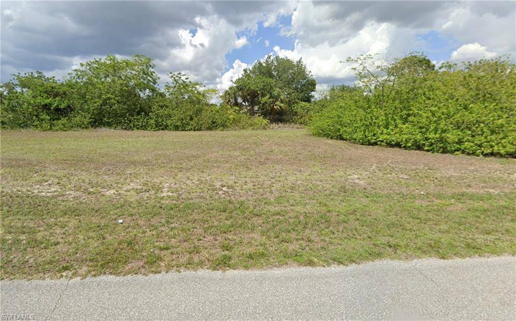 You're going to love this amazing location in NW Cape Coral !