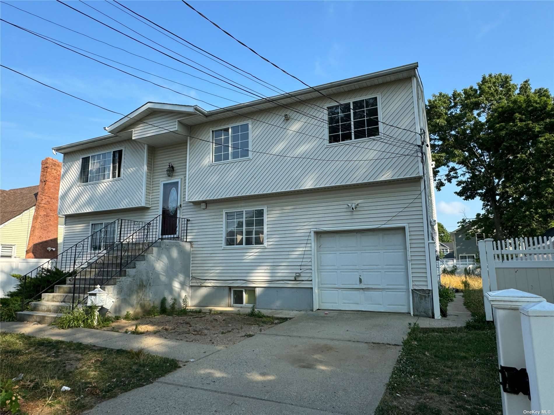 19 W Roosevelt Avenue, Roosevelt, NY 11575