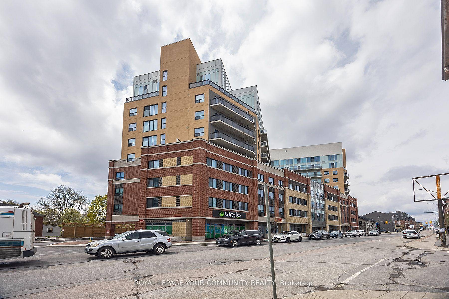 Nestled in the heart of a vibrant student community and just moments from Queens University, this delightful 1 bedroom apartment opens its doors to welcome you to a harmonious blend ...