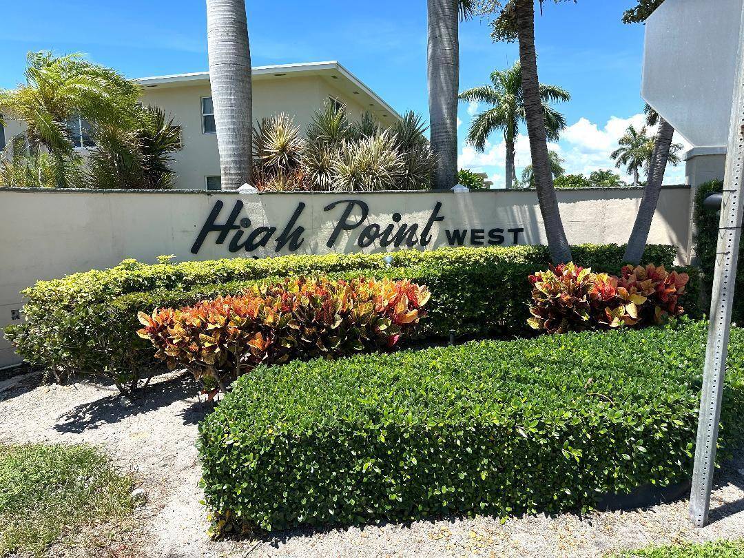 Charming first floor end unit in the Active Adult community of High Point West.