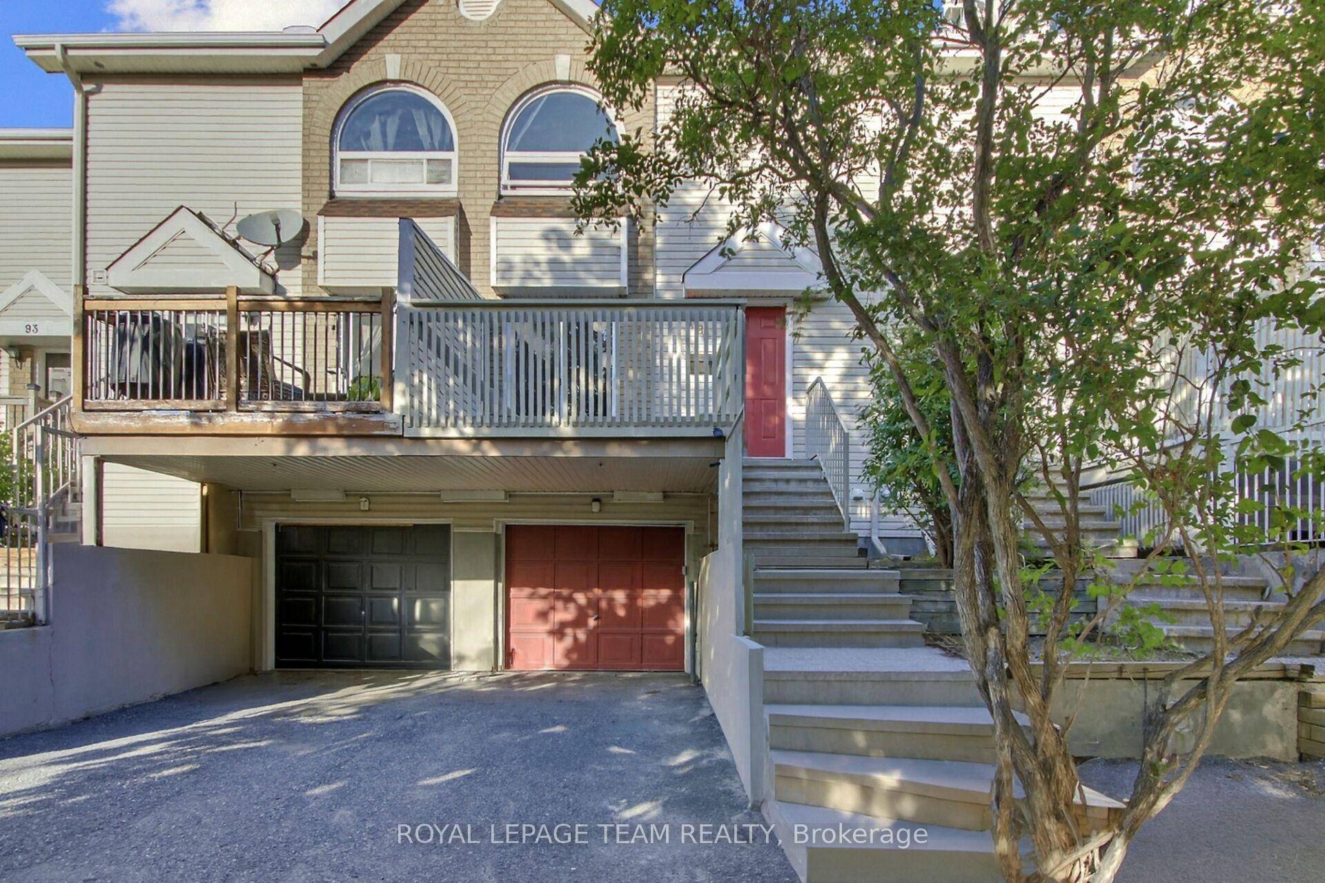 Updated Freehold Townhouse steps from Algonquin College and College Square.