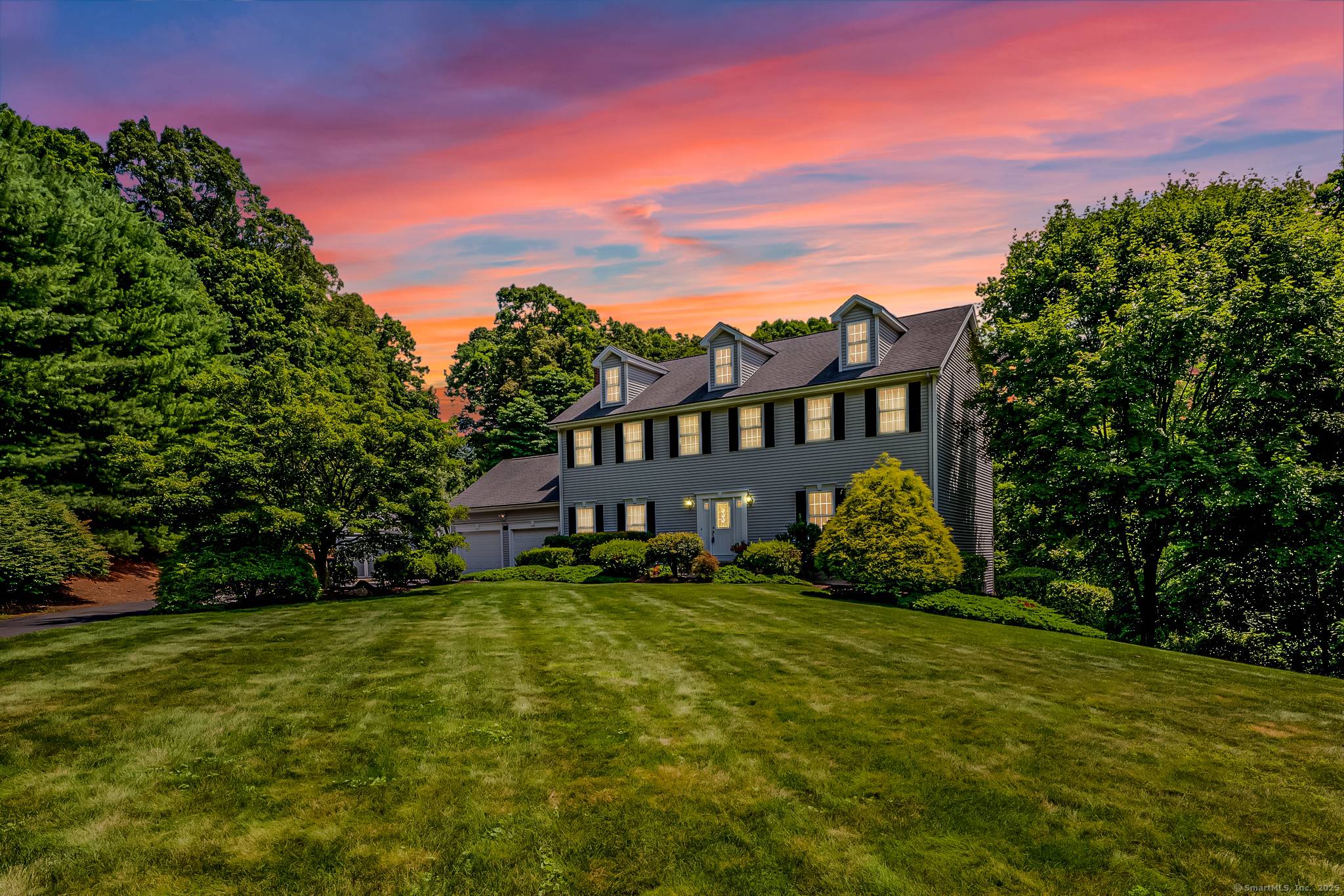Beautiful, Spacious Home with Sauna Retreat Private Yard Discover comfort, space, and everyday luxury in this beautifully maintained 4 bedroom, 2.