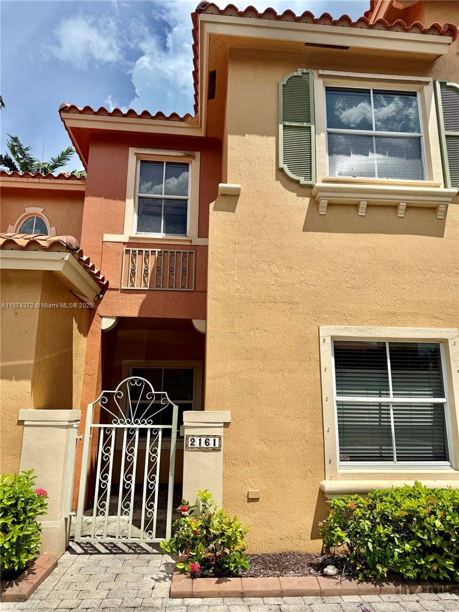 Welcome to the beautiful lush Villas at Harbor Isles, a 24 Hour gated community !