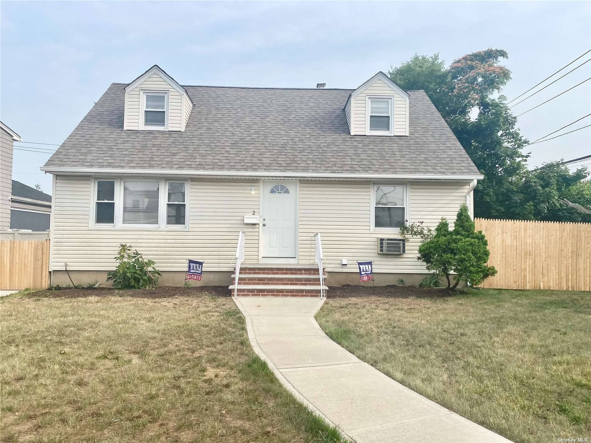 2 Willow Place, Albertson, NY 11507