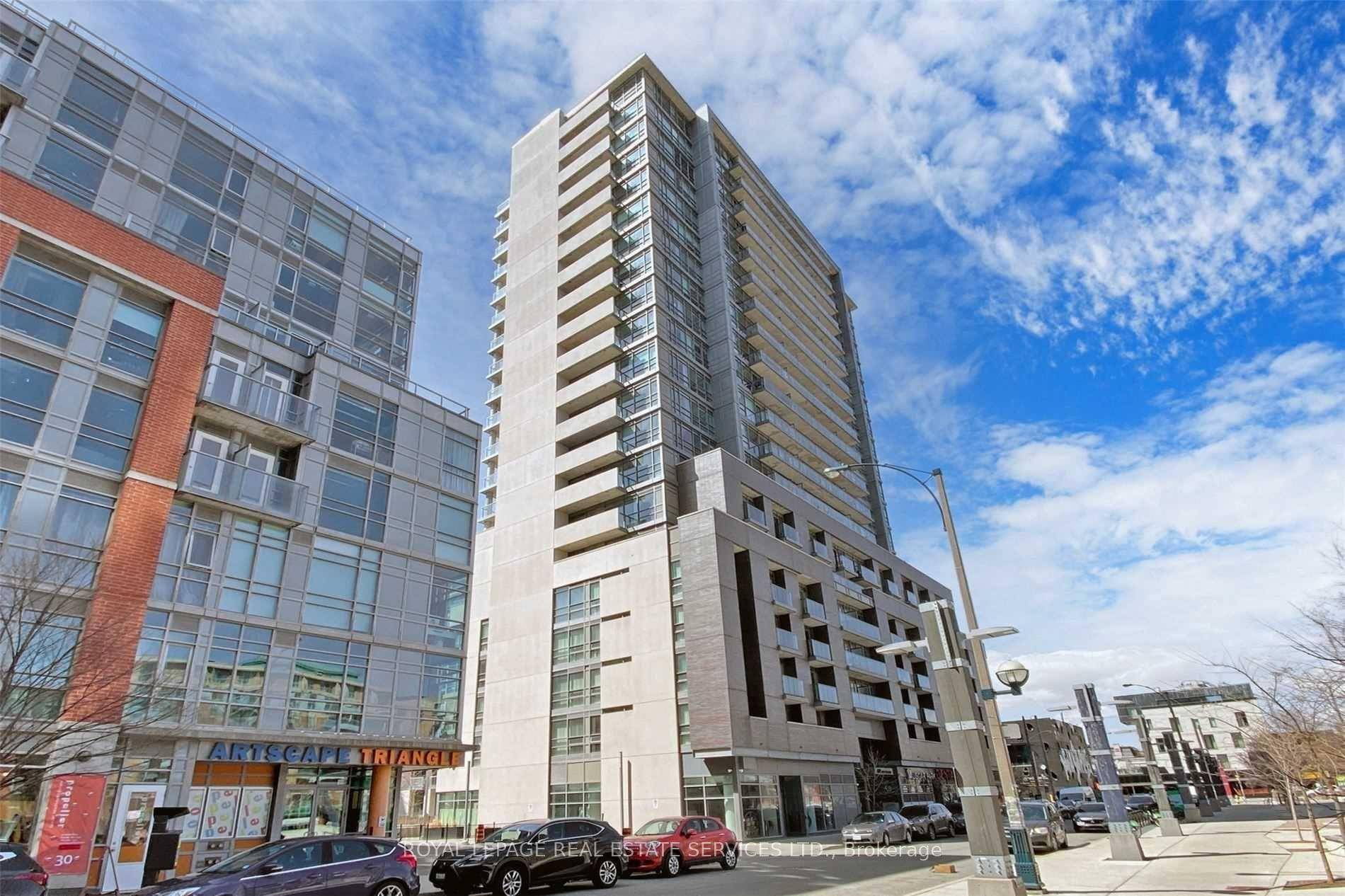 Nestled in the vibrant West Queen West neighborhood of Toronto, this modern 1 bedroom condo blends convenience with style.