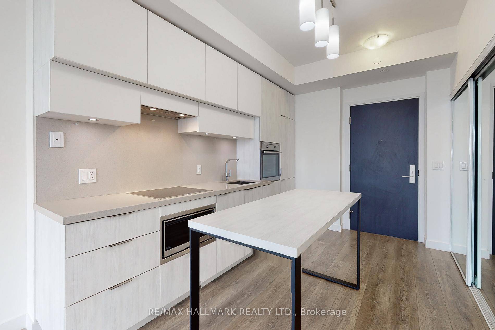 Watch The Sunset ! Live And Work In This Bright 42nd Floor Midtown Modern One Bedroom Condo.
