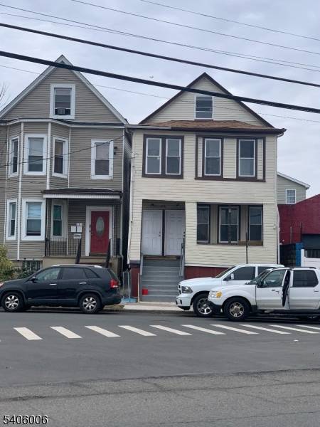 What is special on this Two Family home ULTIMATE PRIVACY No house on one side !