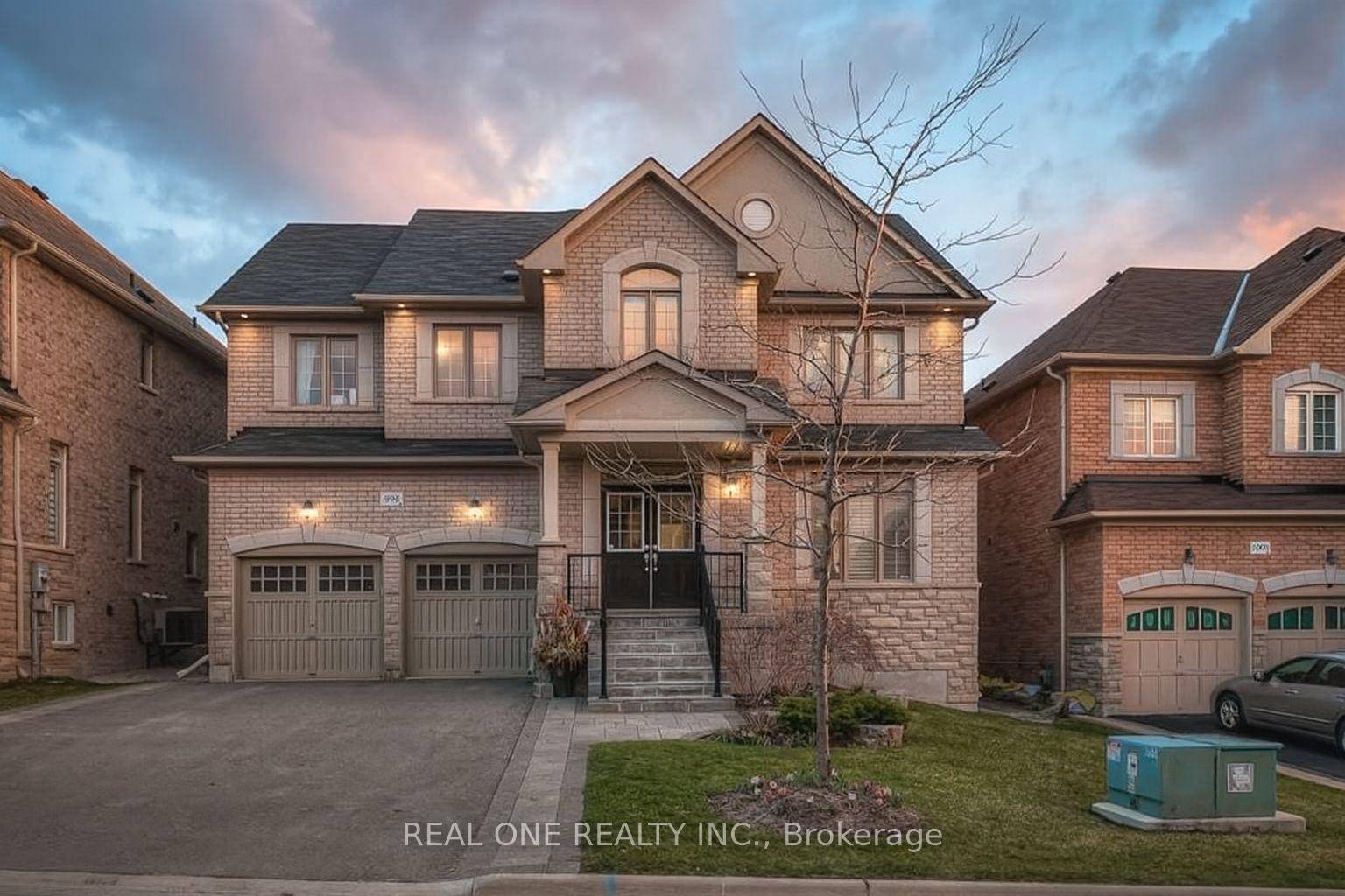 Rarely offered Stunning 52' Lot detached in Desirable Copper Hills !