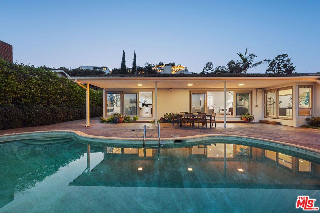 968 Kenfield Ave 3BR Brentwood La