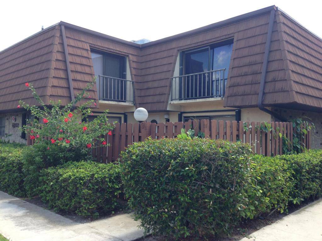 Gorgeous and newly renovated townhome with ideal Fort Pierce location.