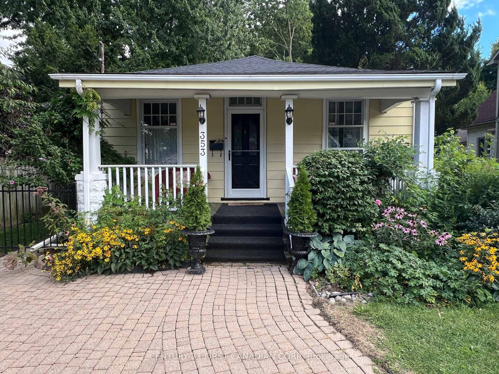FOR LEASE LONG TERM amp ; AVAILABLE IMMEDIATELY !