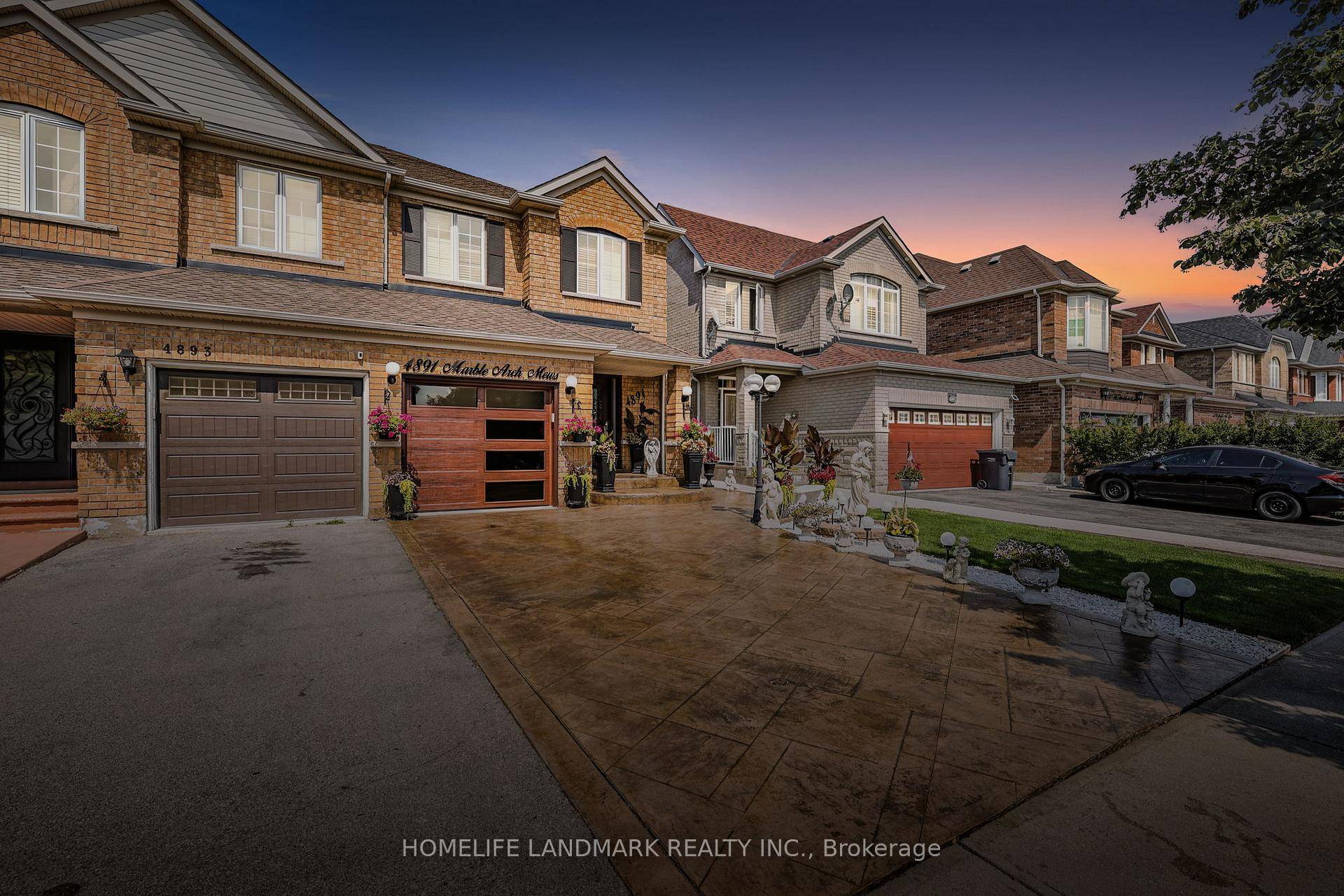 Beautifully very well maintained semi detached home for Unforgettable Living !