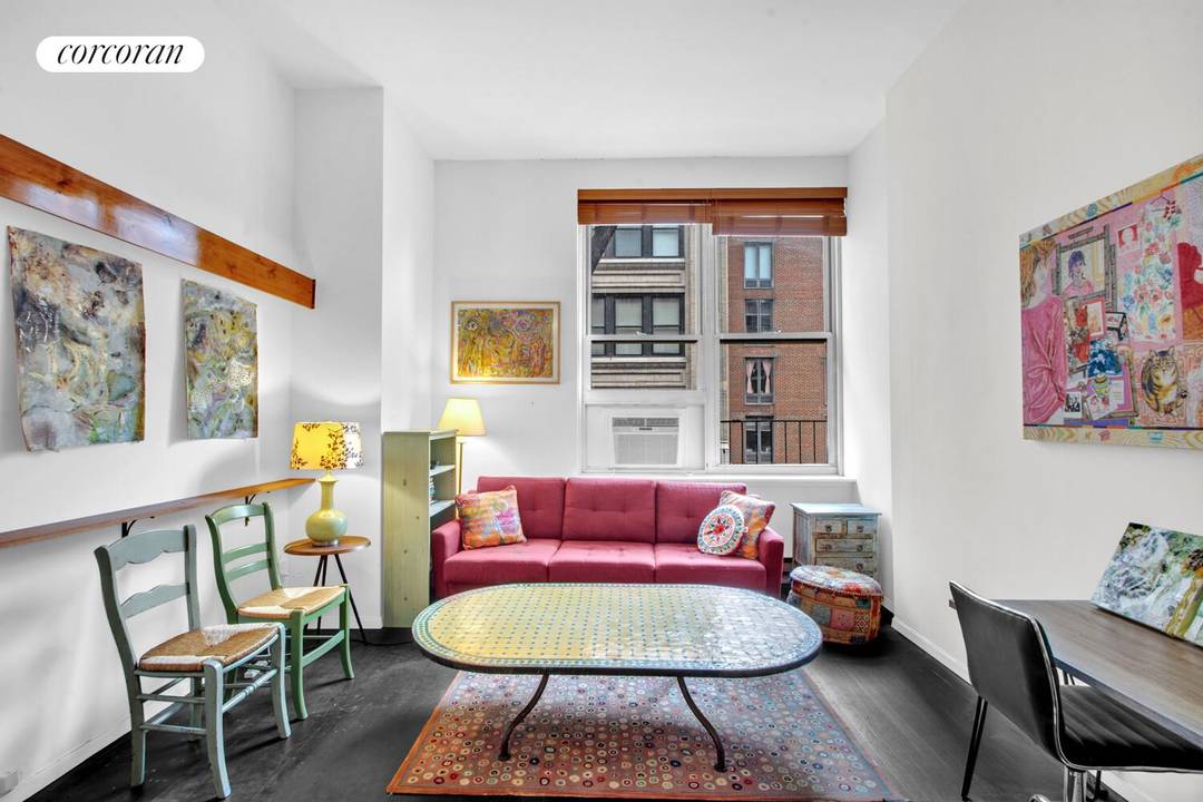 This charming studio at Waverly Mews offers an opportunity to own a piece of New York history while enjoying modern convenience in one of Manhattan's most coveted neighborhoods.