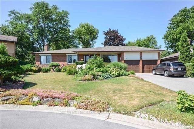 Ranch Bungalow On A Quiet Cul De Sac in West Woodbridge.