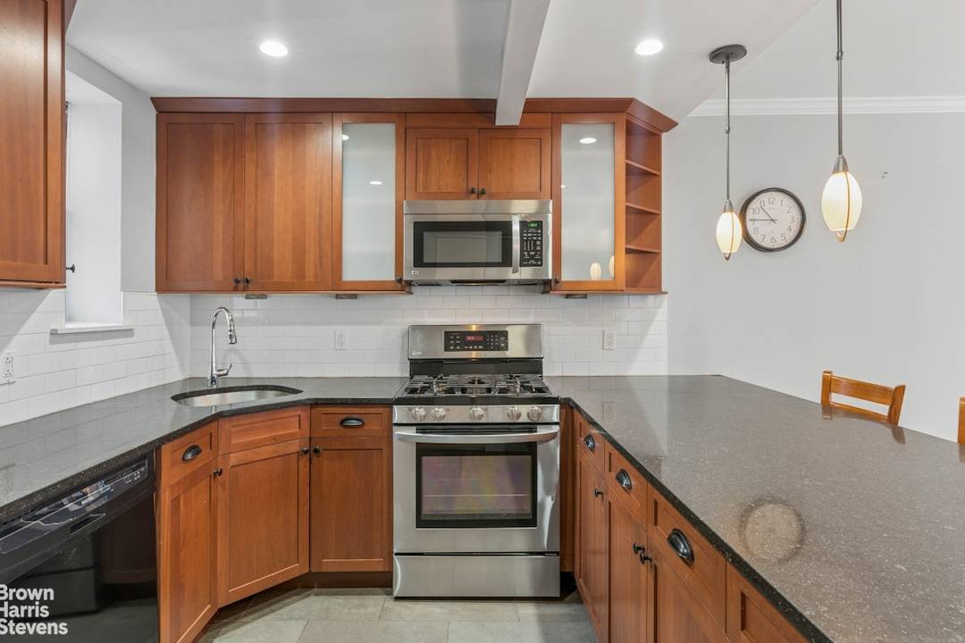 Nestled at the top of Central Park, Residence 5CD at 4 West 109th Street is a sun filled and beautifully updated three bedroom, two and a half bath home offering ...