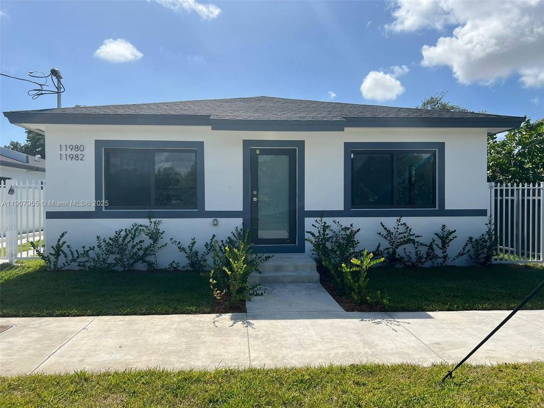 Excellent new duplex investment opportunity in a quiet Miami neighborhood.