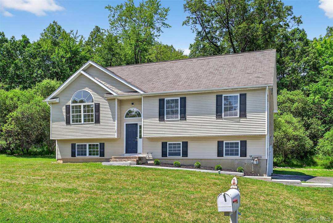 Welcome to this stunning, modern residence located in one of the most desirable neighborhoods !