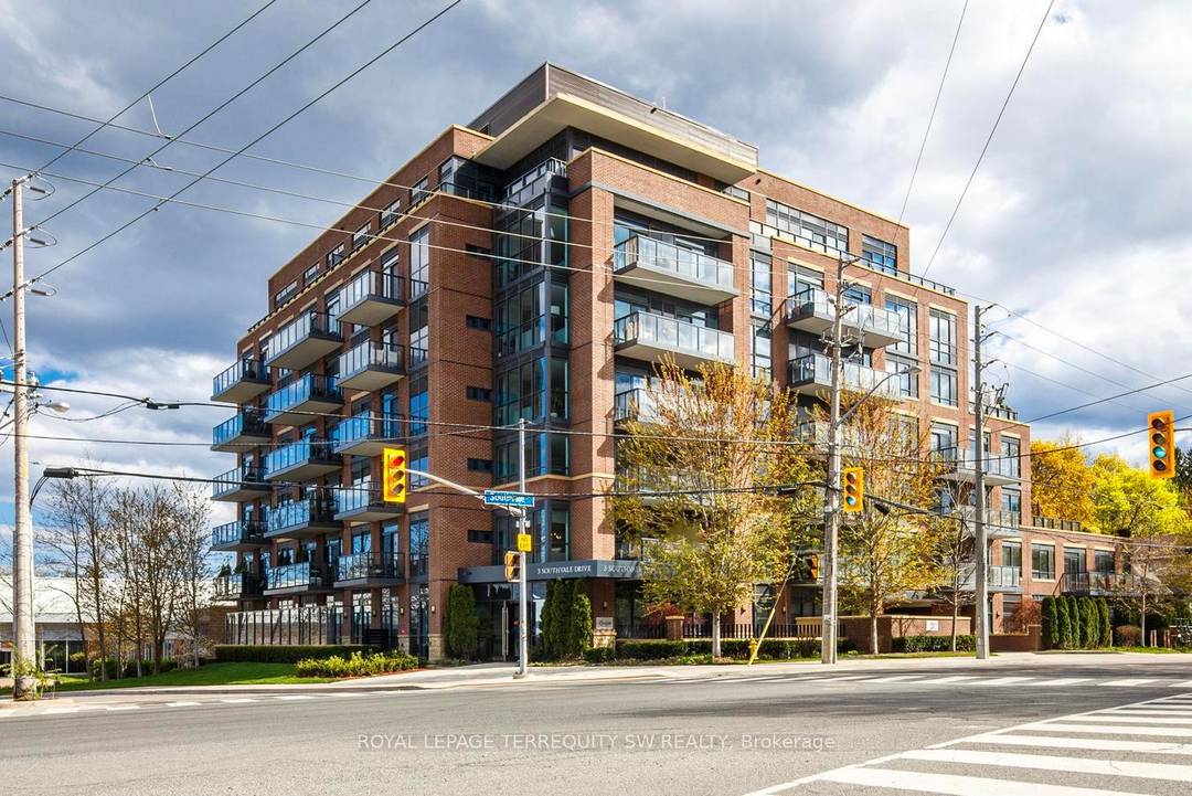 Enjoy the Ultimate in Luxury Boutique Condominium Living at Leaside Manor in a Highly Sought After Toronto Neighbourhood.