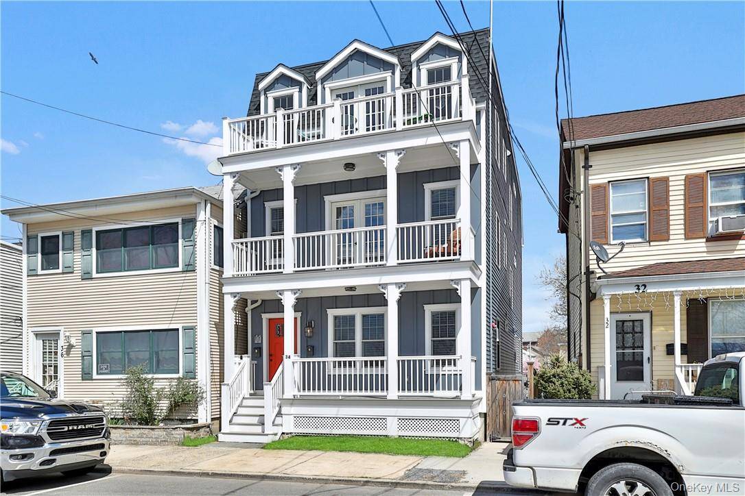RARE opportunity to rent stylish 2 bed 2 bath unit in new 2020 build by Hopkins Arch.