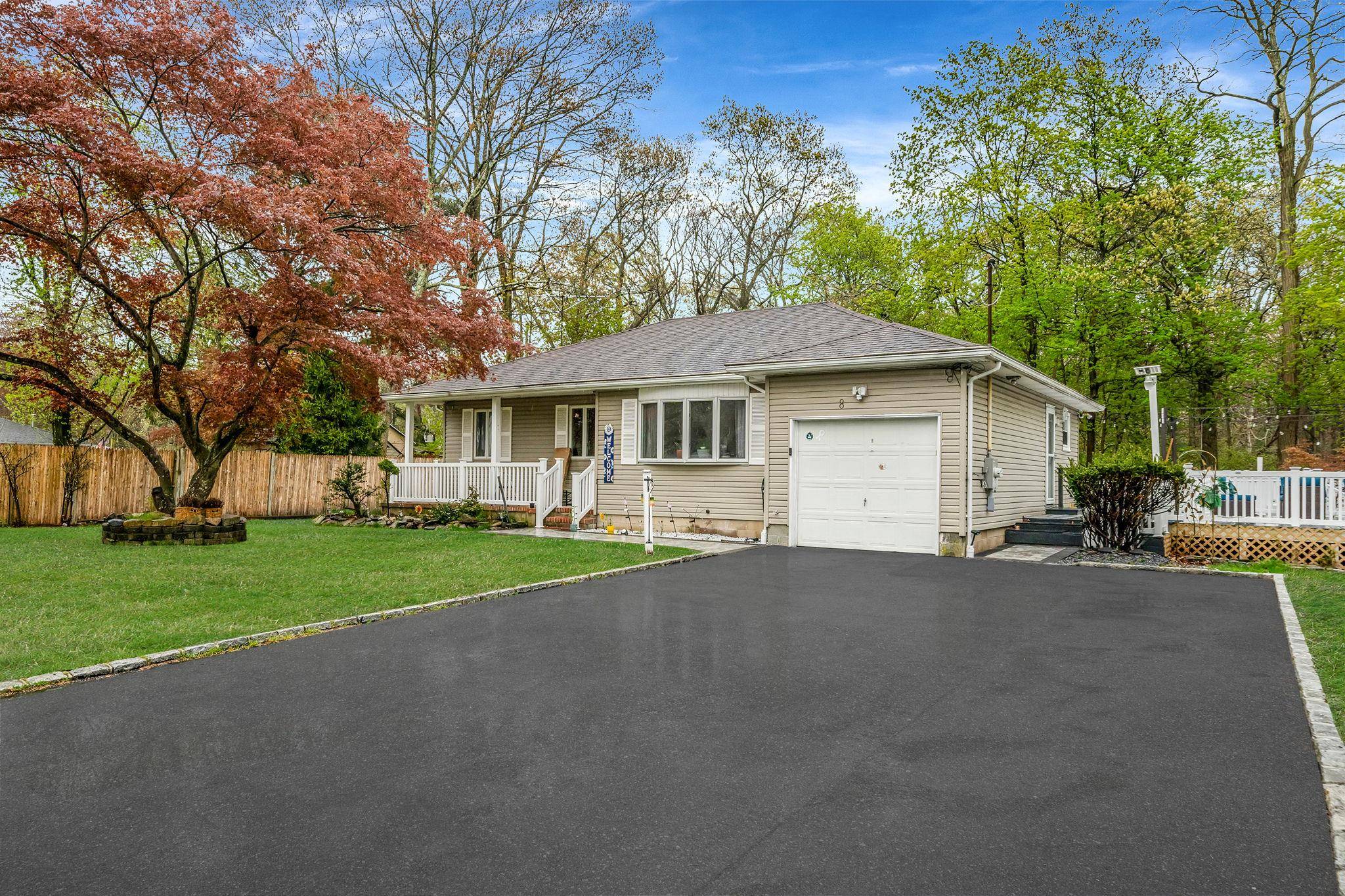 Welcome to this beautiful Move in ready 3 Bedrooms, 2 bath Ranch.