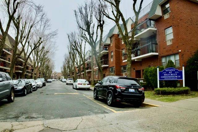 Located in the heart of Hillcrest, this elegant condo apartment combines style and convenience.