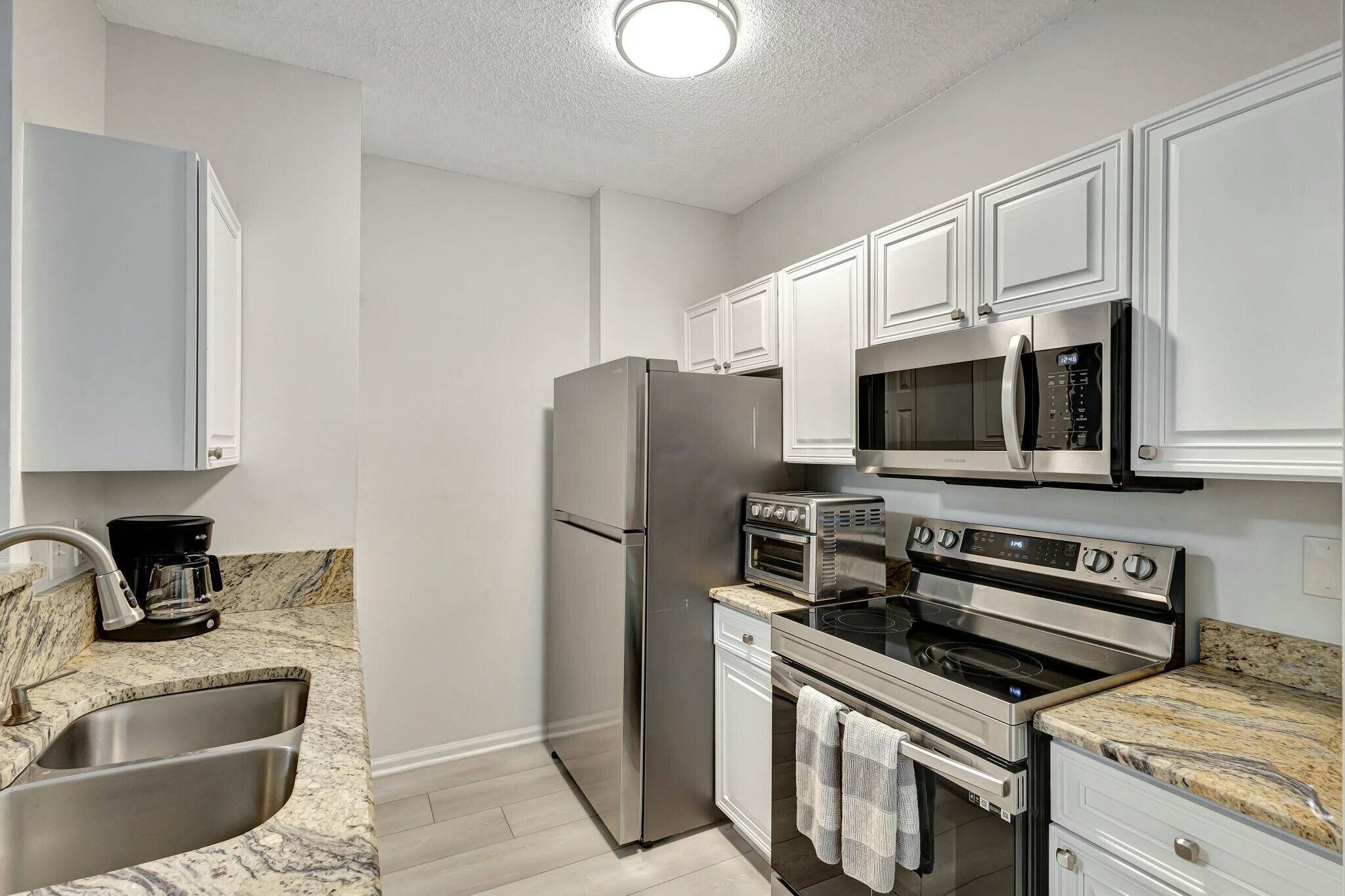 ACCEPTING ALL OFFERS !, THE COURTYARDS IN CITYPLACE, LOWEST HOA FEES IN TOWN.