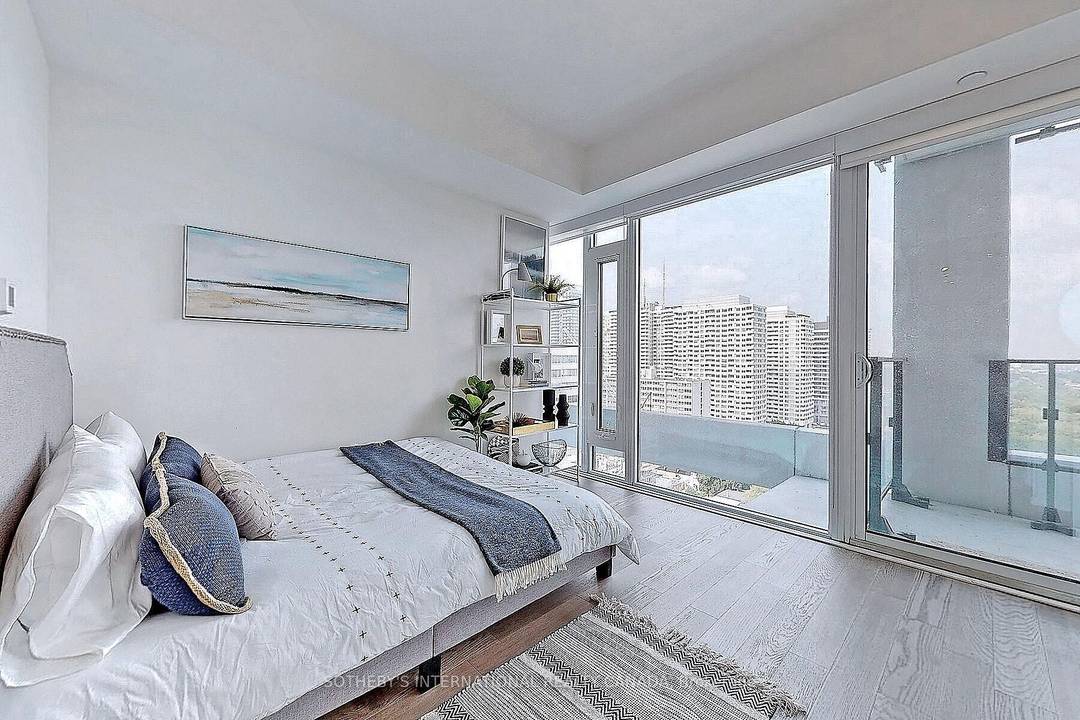 Move in today. Sophisticated Executive Living in Toronto Hotspot Yonge amp ; Eglinton.