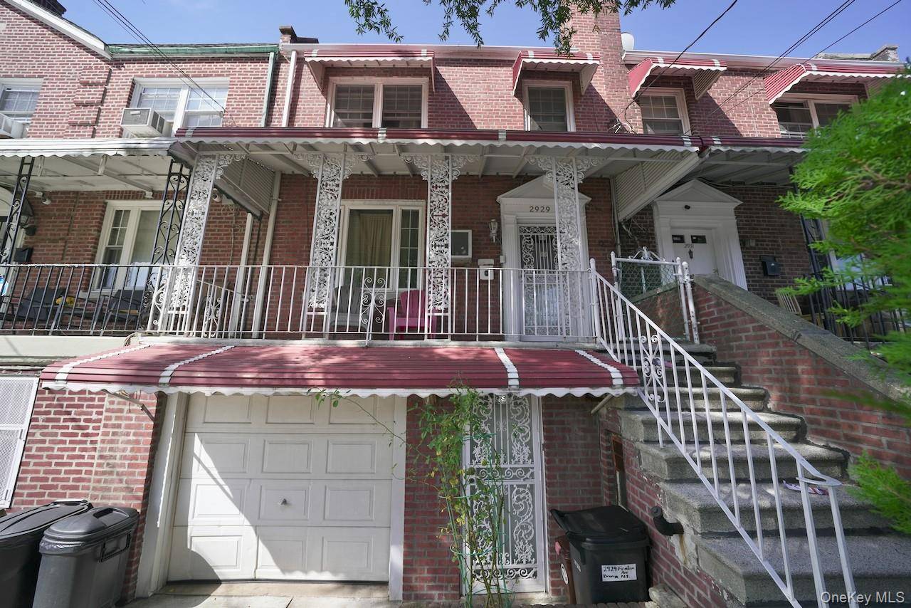 Welcome to 2929 Fenton Ave, a spacious single family home offering incredible potential !