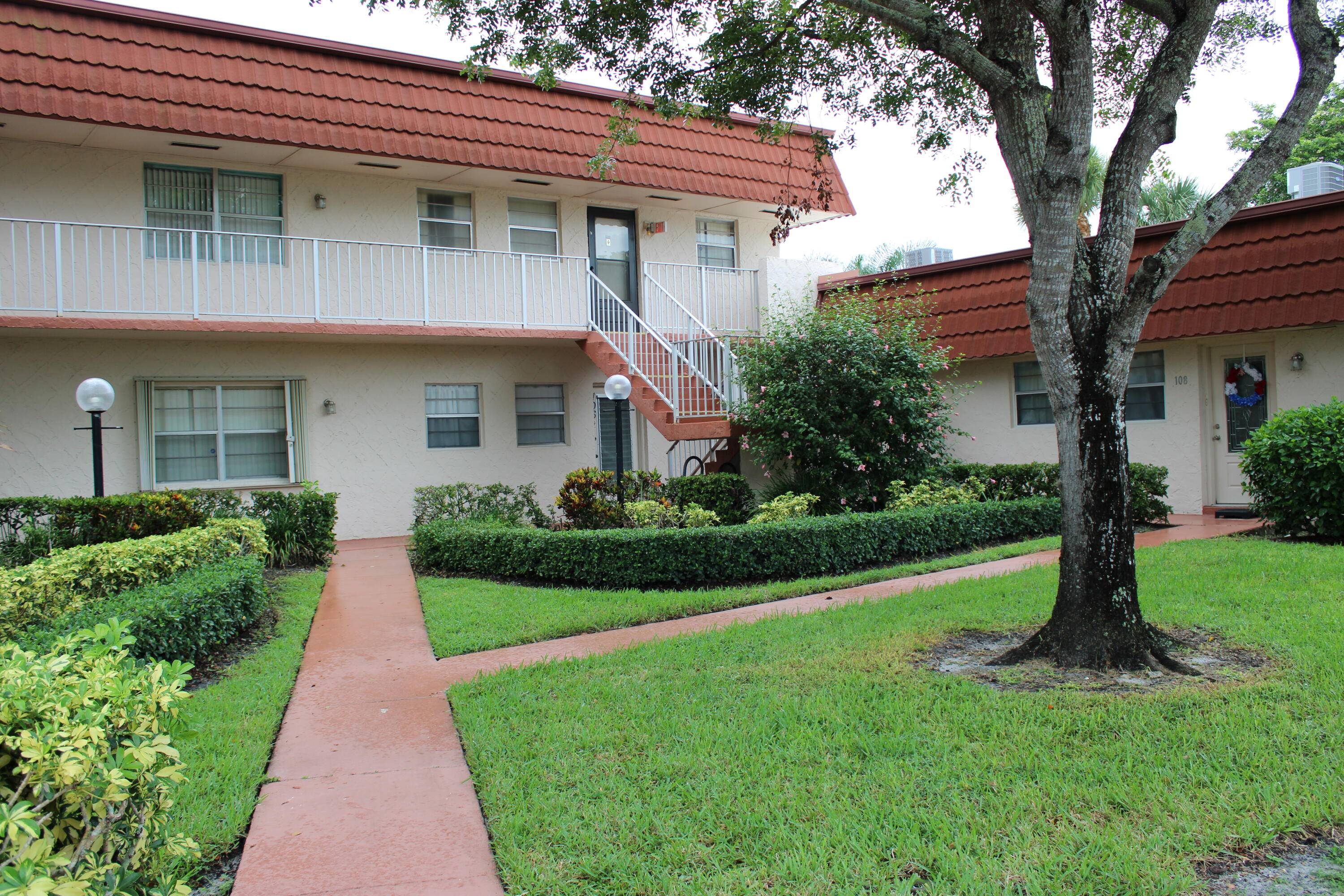 Desirable 55 Community close to plenty of shopping and dining.