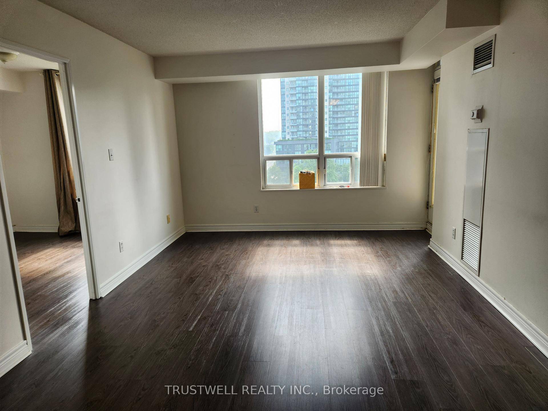 Freshly Painted. Convenient Location Across From Loblaws, Schools, Library, Restaurant amp ; Subway.