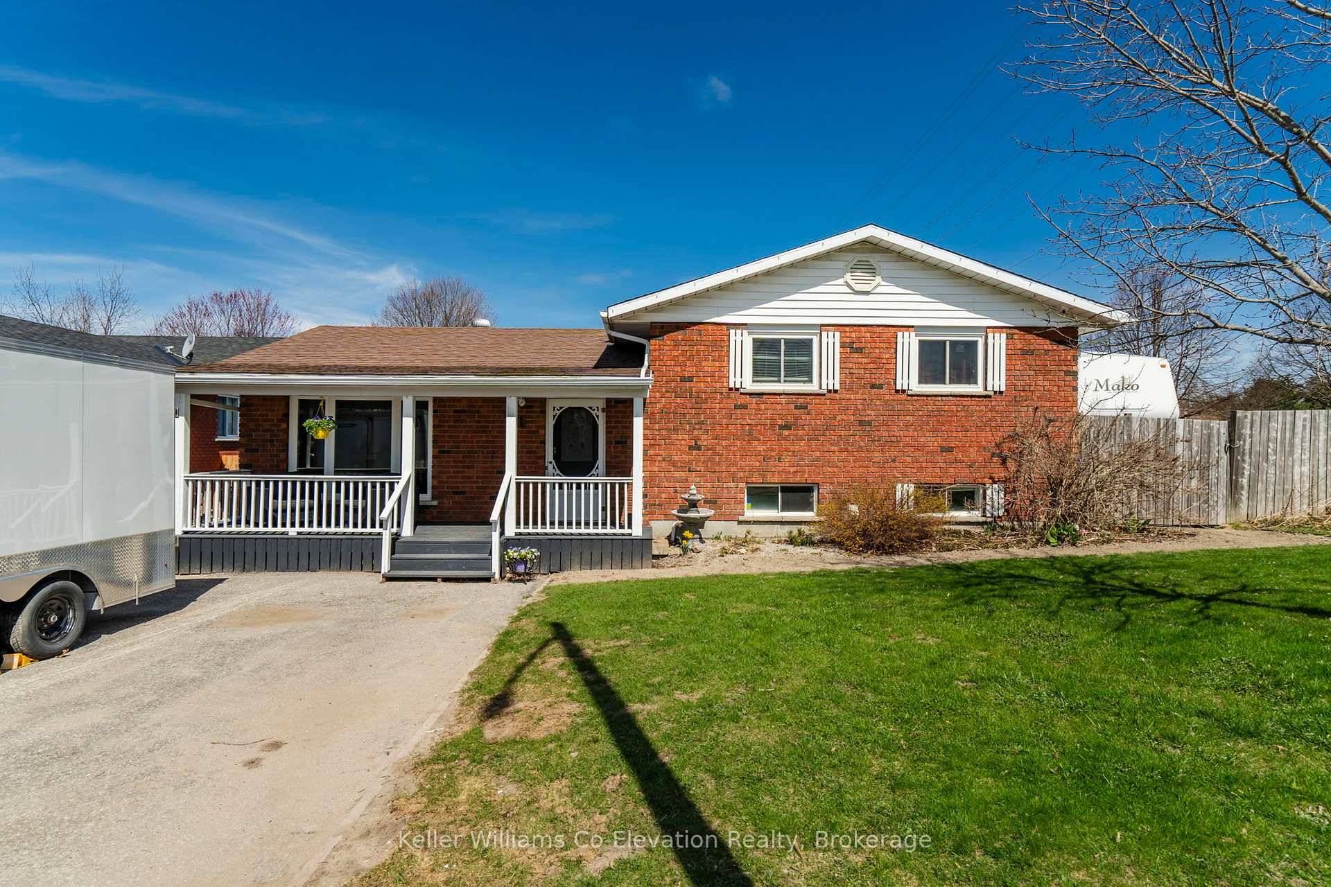 Looking for a great family home within walking distance to schools and parks ?