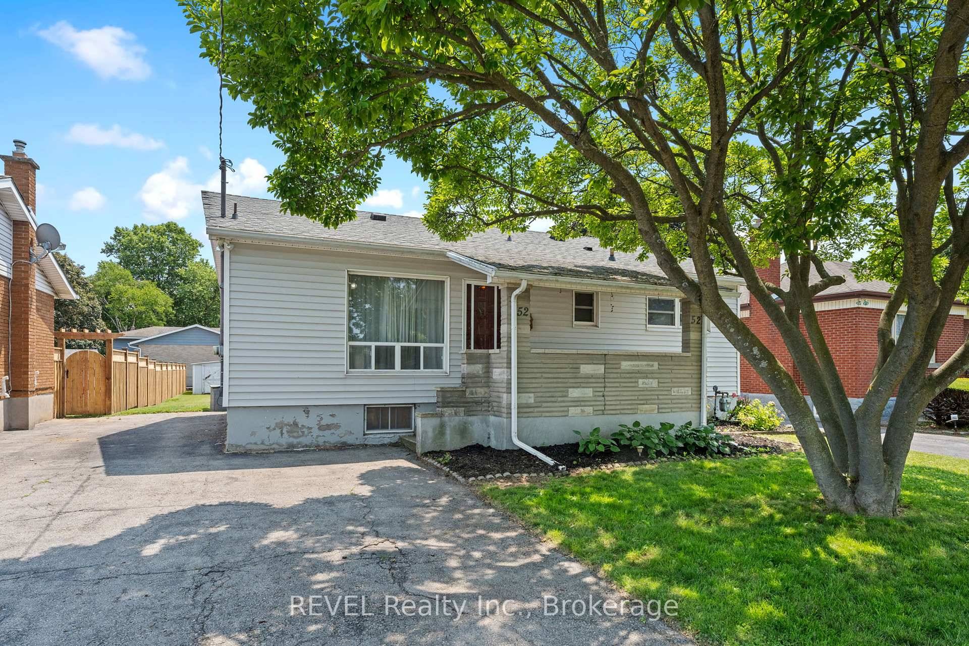 Attention home buyers ! If you've been looking for an affordable bungalow in sought after North End St.