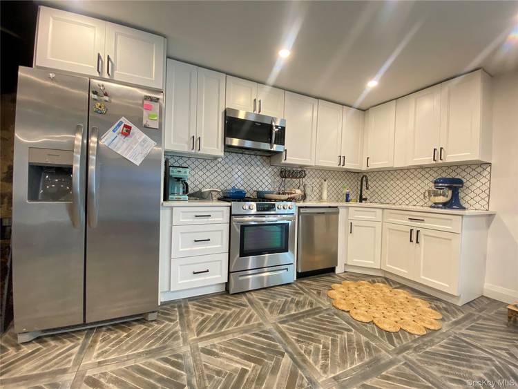 Beautifully renovated and extra large 3 bedroom, 3 bathroom duplex with a huge private backyard !