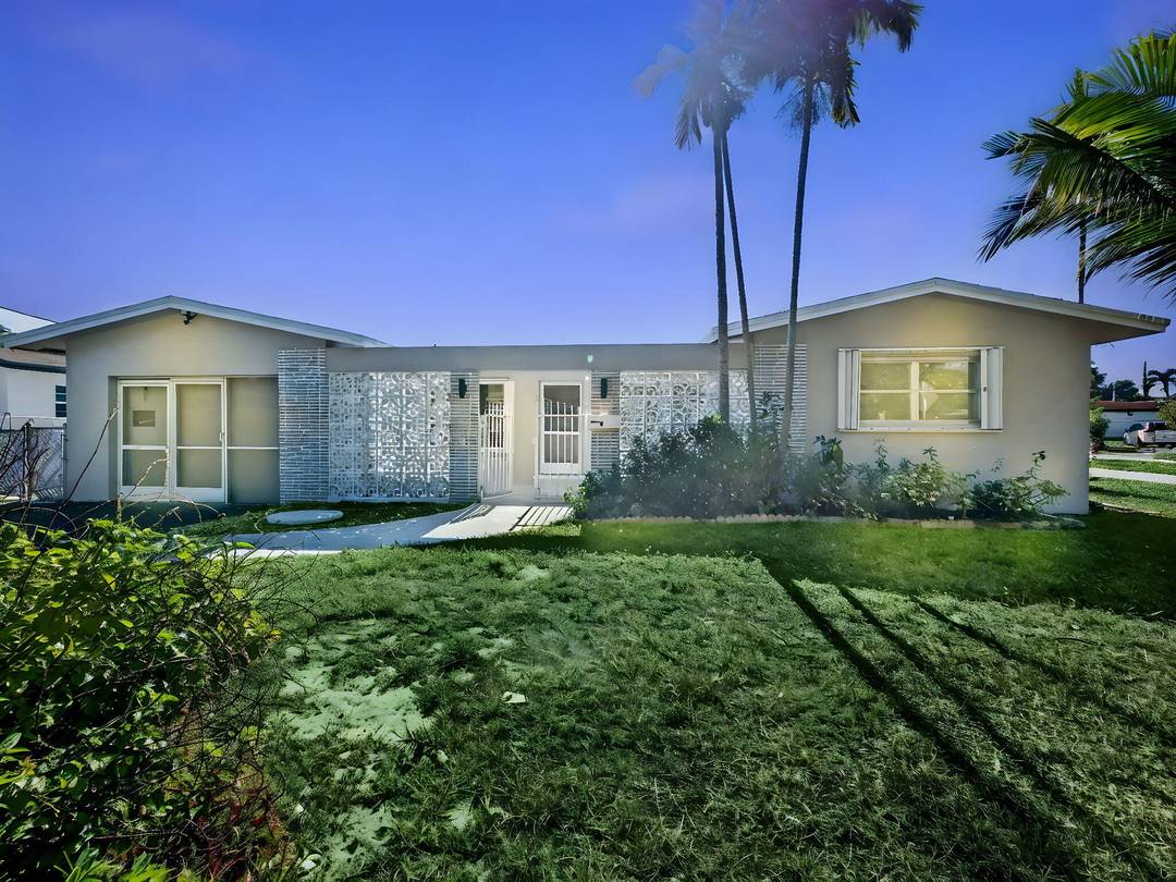 Experience waterfront living in this fully renovated home in Oakland Park featuring a bright open layout, modern finishes, and upgrades throughout.