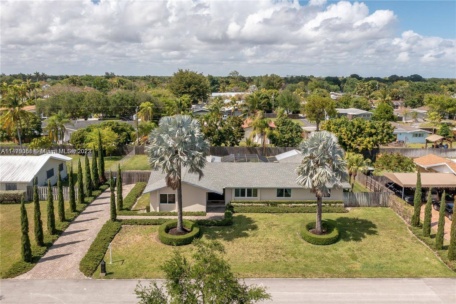 Fully furnished 5 bedroom home in Cutler Bay.