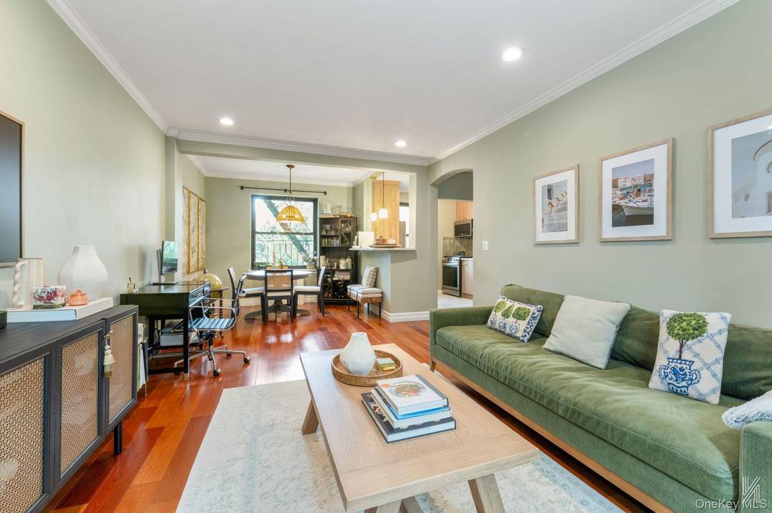 This beautifully renovated one bedroom unit impresses with its crown moldings, cherry hardwood floors, and arched doorways.