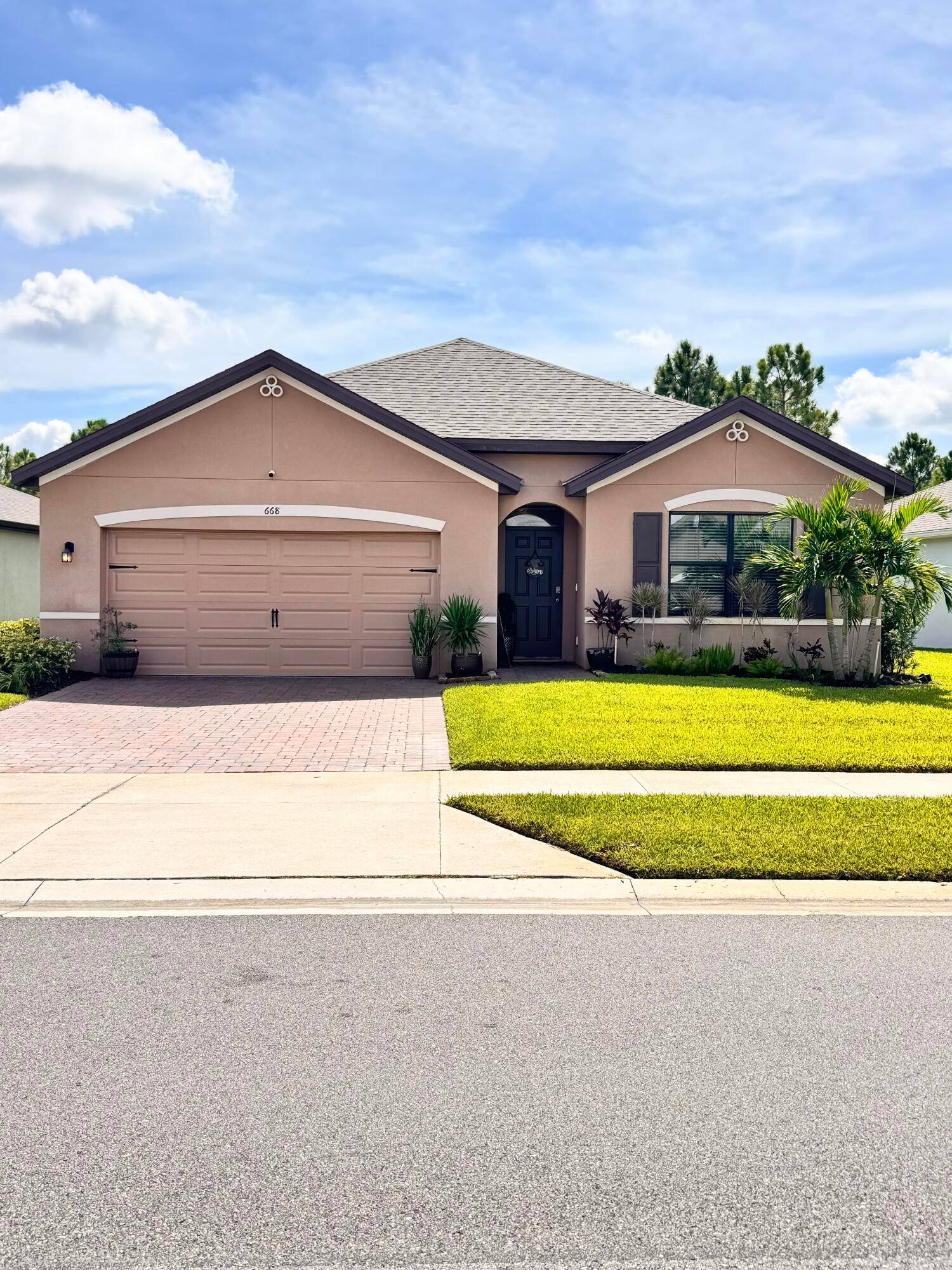 Welcome to this beautifully spacious 4bed, 2bath 2car garage home, offering 1, 918 sq.