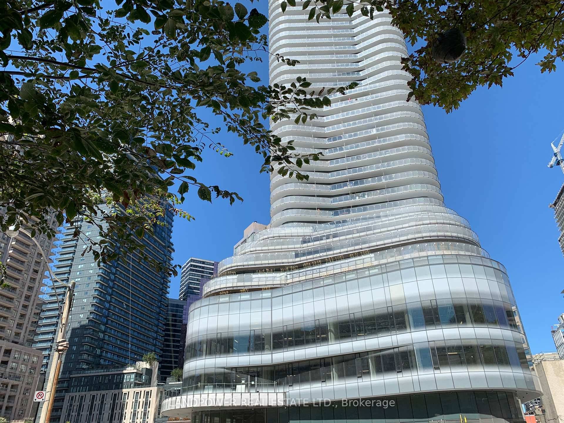 Excellent location ! This west facing modern unit offers 9' smooth ceilings, 579 sq.