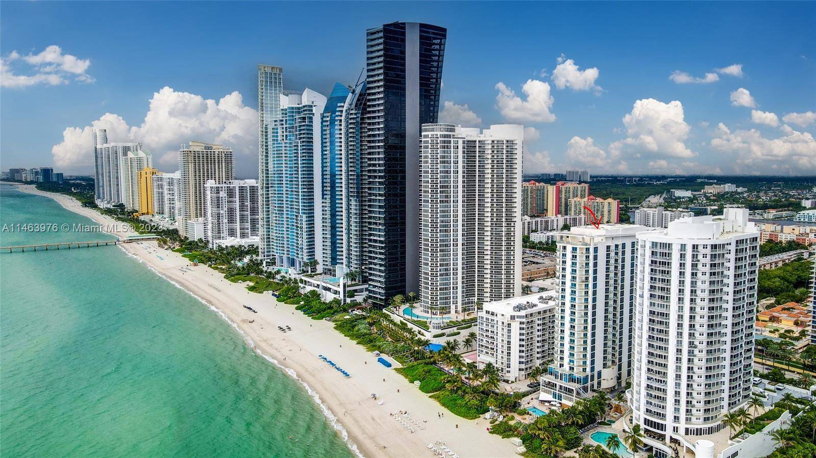 Experience luxury living at its finest in this exquisite 1 bedroom, 1 bathroom condo boasting 644 square feet of space and breathtaking intracoastal and ocean views at Sole Sunny Isles.